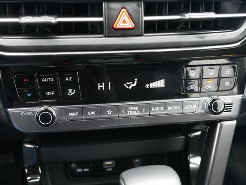 Certified 2025 Kia Seltos X-Line image 23