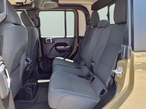 Used 2025 Jeep Gladiator Willys image 18