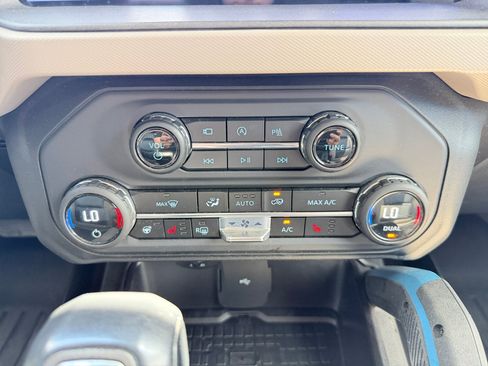 Used 2024 Ford Bronco Wildtrak AWD/4WD image 17