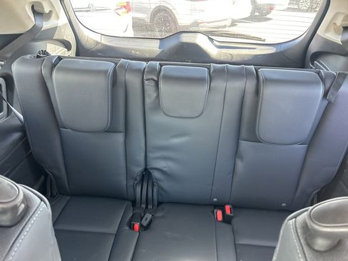 Used 2024 Subaru Ascent Limited w/ Technology Package image 9