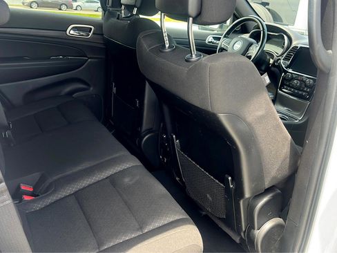 Used 2020 Jeep Grand Cherokee Laredo w/ Security & Convenience Group image 15