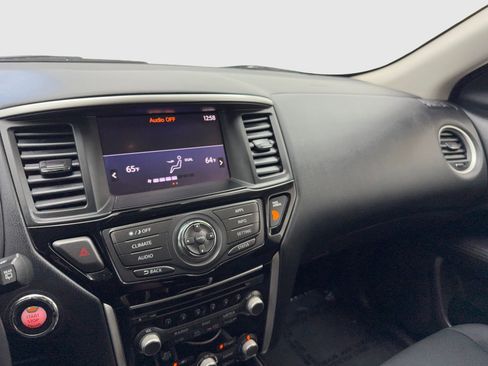 Used 2018 Nissan Pathfinder SV image 24