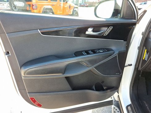 Used 2018 Kia Sorento SX image 15