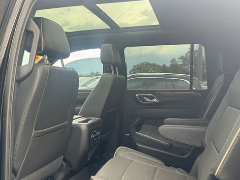 Used 2022 Chevrolet Suburban Premier AWD/4WD image 16