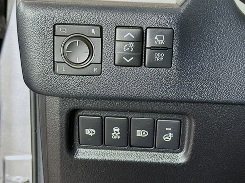 Used 2023 Lexus GX 460 Luxury w/ Sport Design Package image 17