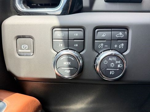 Used 2024 GMC Sierra 2500 Denali Ultimate AWD/4WD image 24