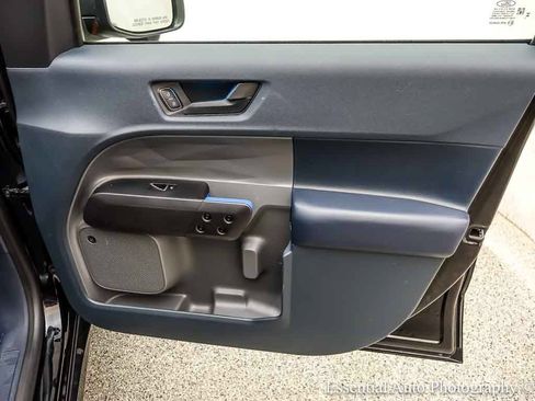 Used 2025 Ford Maverick Lobo AWD/4WD image 30