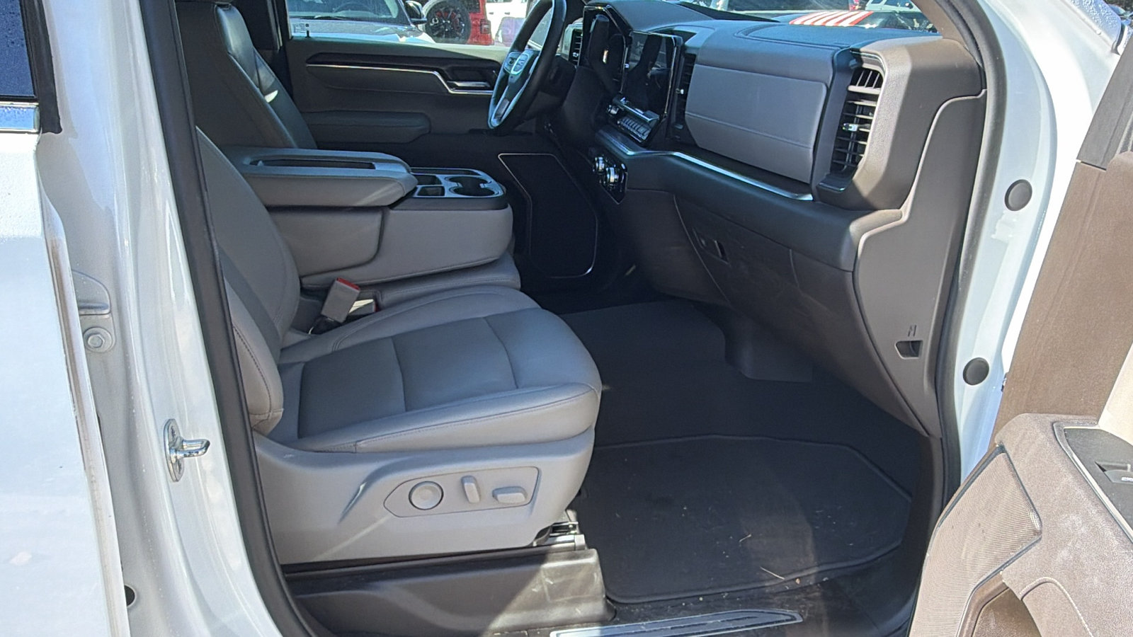 Used 2025 GMC Sierra 1500 SLT AWD/4WD image 19