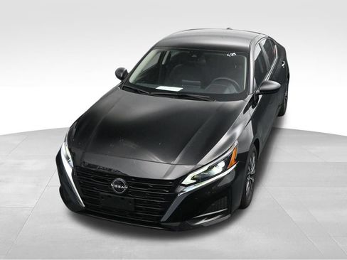 Used 2025 Nissan Altima 2.5 SV FWD image 25
