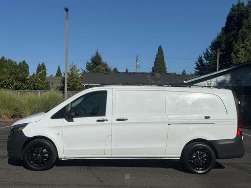 Used 2019 Mercedes-Benz Metris image 2