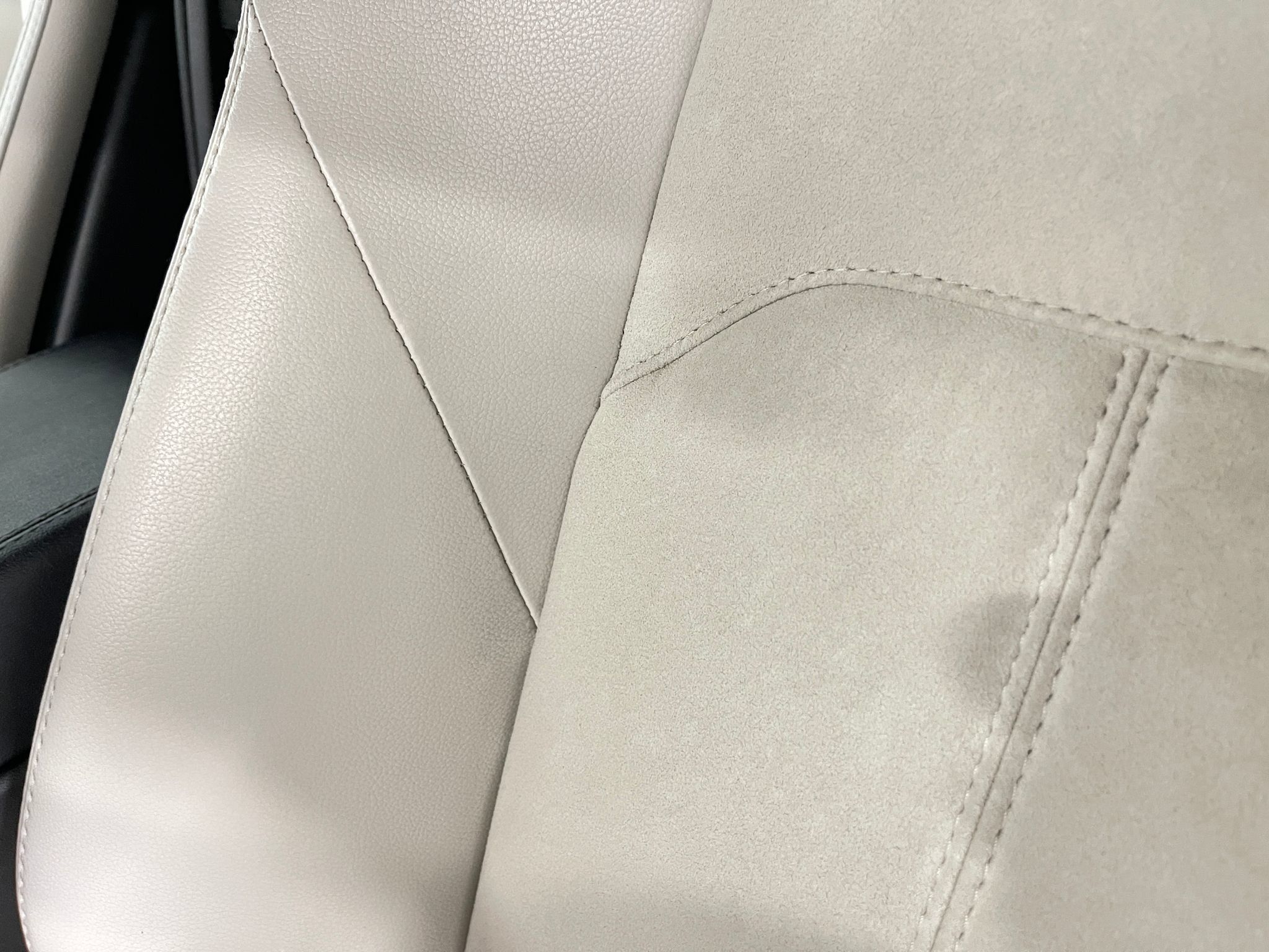 Used 2021 Jaguar F-TYPE Convertible RWD image 17