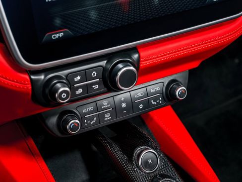 Used 2020 Ferrari Portofino RWD image 25