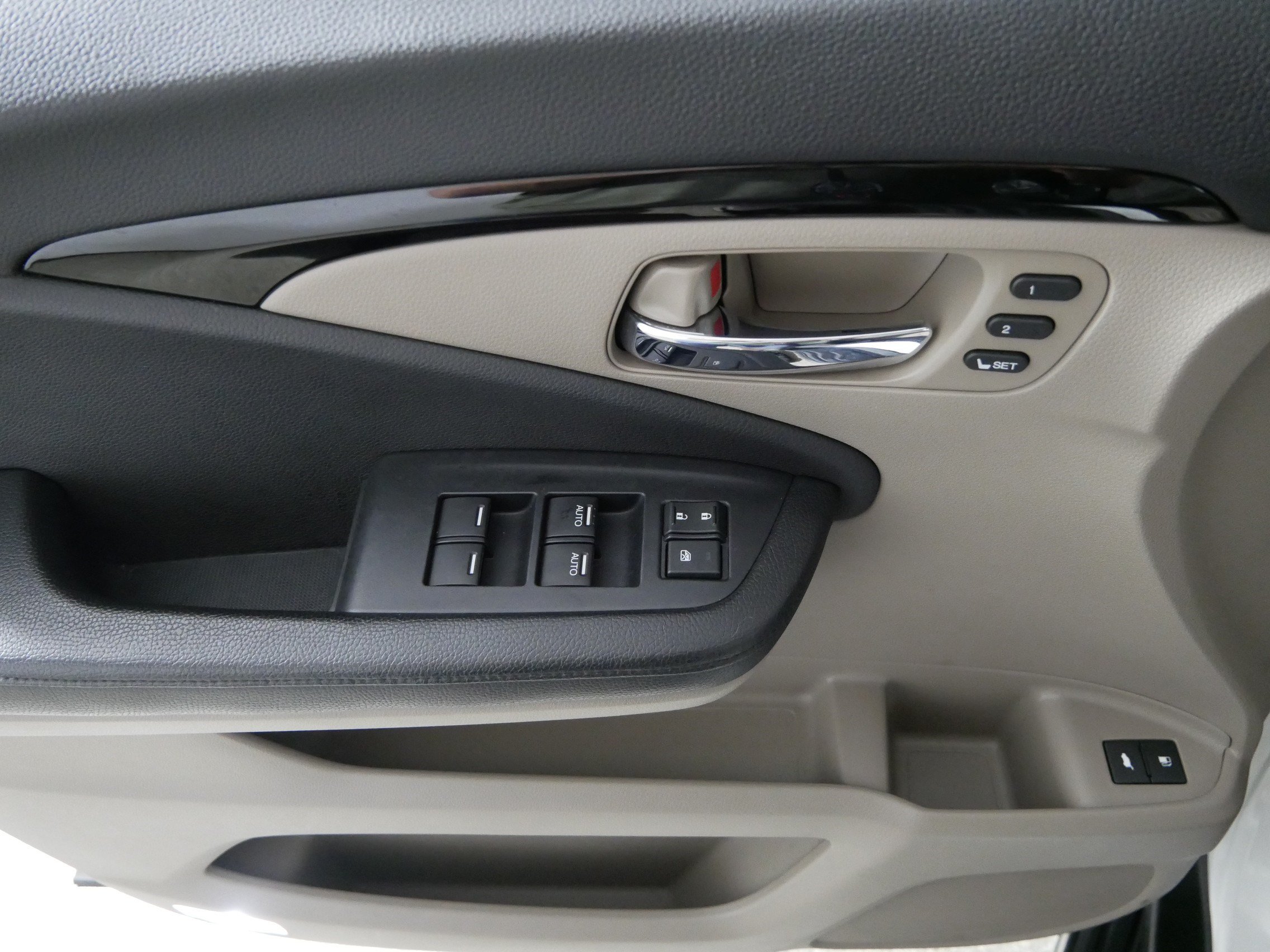 Used 2016 Honda Pilot Touring image 19