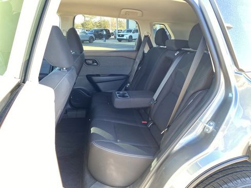 Used 2023 Nissan Rogue S image 15