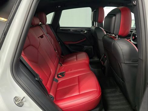 Certified 2025 Porsche Macan image 23