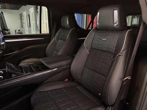 Used 2026 Cadillac Escalade ESV V image 14
