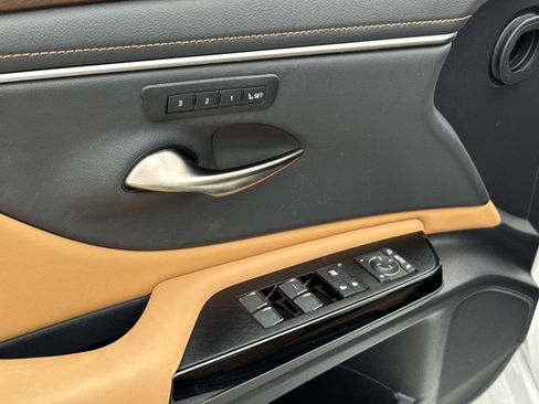 Certified 2024 Lexus ES 350 w/ Premium Package image 18