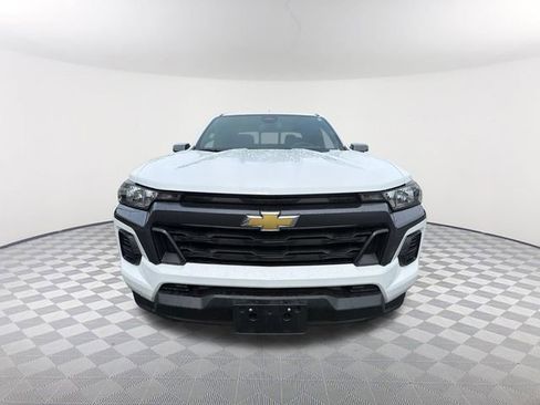 Used 2025 Chevrolet Colorado LT RWD image 2