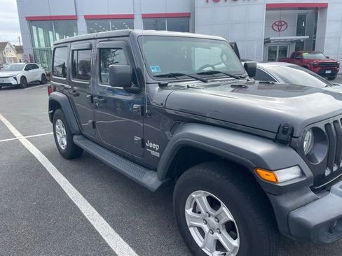 Used 2018 Jeep Wrangler Unlimited Sport S image 2