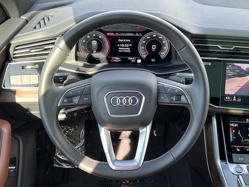 Used 2025 Audi Q8 Premium image 24