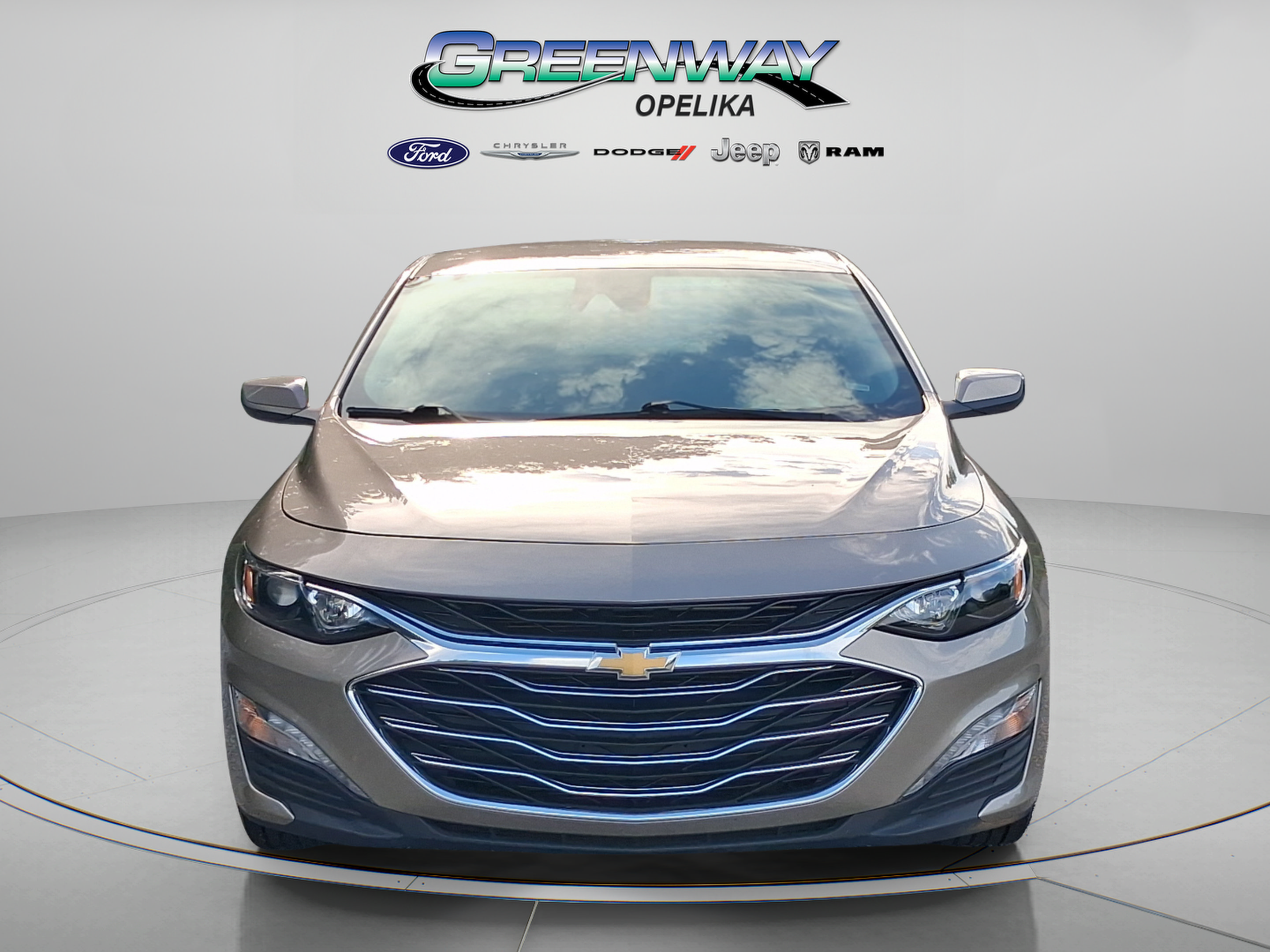 Used 2025 Chevrolet Malibu LT FWD image 2