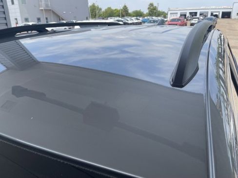 Used 2023 GMC Terrain SLE w/ Driver Convenience Package image 11