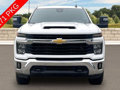 Used 2025 Chevrolet Silverado 2500 LT AWD/4WD image 3