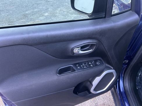 Used 2019 Jeep Renegade Sport image 12