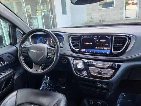 Used 2021 Chrysler Pacifica Touring-L w/ Premium & Safety Sphere Group FWD image 43