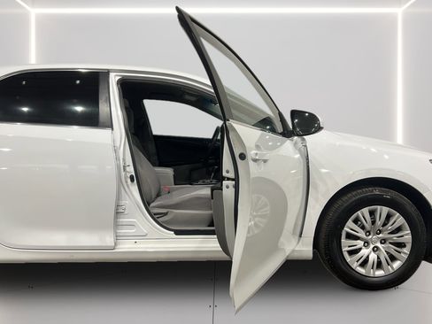 Used 2014 Toyota Camry L image 17