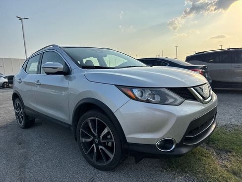Used 2019 Nissan Rogue Sport SL w/ Premium Package FWD image 3