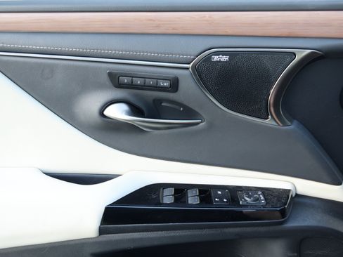 Certified 2025 Lexus ES 350 Ultra Luxury w/ Accessory Package (Z1) FWD image 12