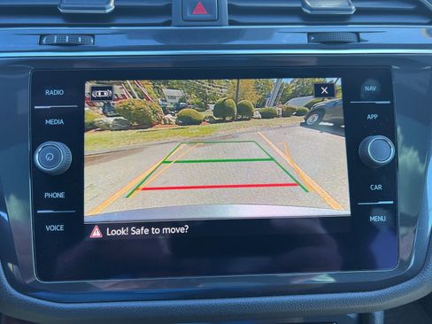 Used 2022 Volkswagen Tiguan SEL R-Line image 33