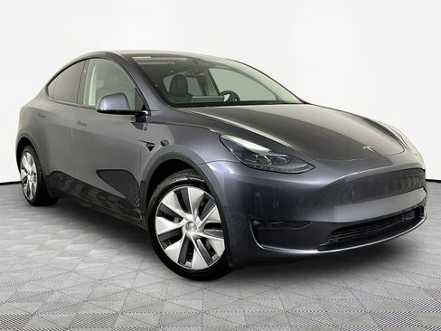 Used 2023 Tesla Model Y Long Range AWD/4WD image 3