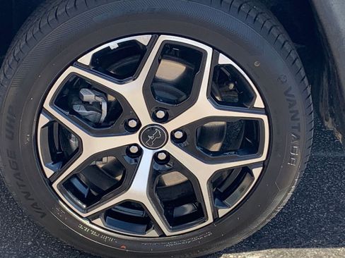 Used 2025 Jeep Compass Limited image 31