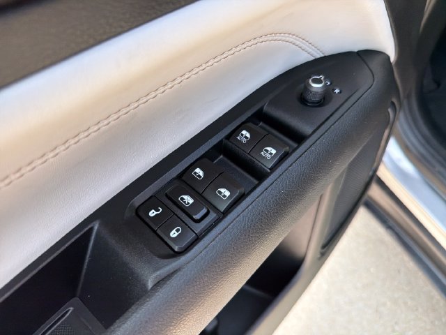 Used 2024 Jeep Compass Limited AWD/4WD image 13