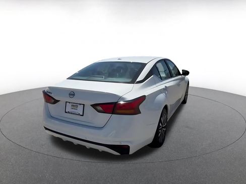 Used 2025 Nissan Altima 2.5 SV FWD image 14