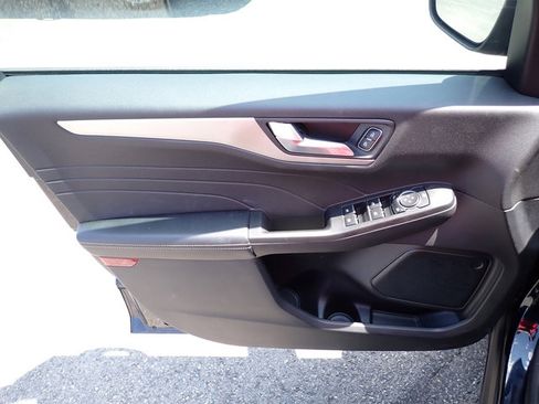 Used 2021 Ford Escape SE image 15