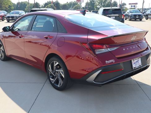 Used 2025 Hyundai Elantra Sport FWD image 7