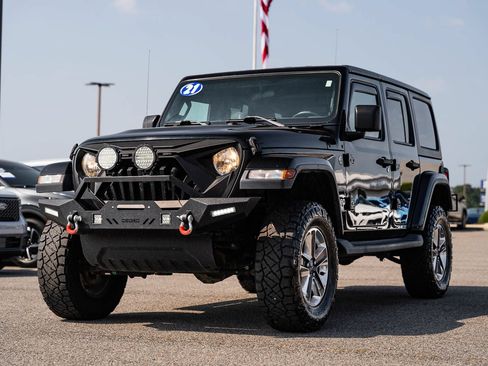 Used 2021 Jeep Wrangler Unlimited Sahara AWD/4WD image 3