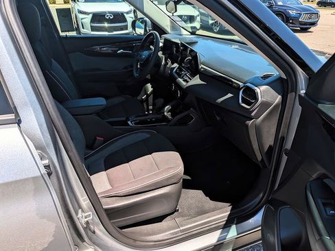 Used 2025 Chevrolet TrailBlazer LT AWD/4WD image 12