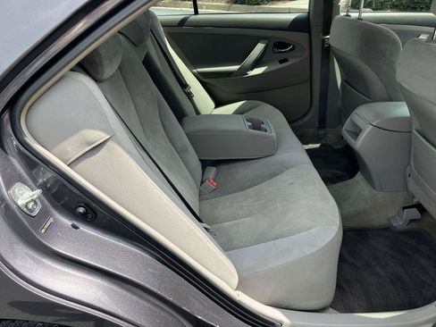 Used 2009 Toyota Camry LE FWD image 25