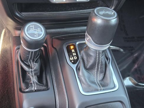 Used 2022 Jeep Wrangler Unlimited Sahara image 16