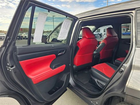 Used 2021 Toyota Highlander XSE image 16