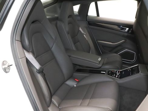 Used 2023 Porsche Panamera 4 Platinum Edition image 25