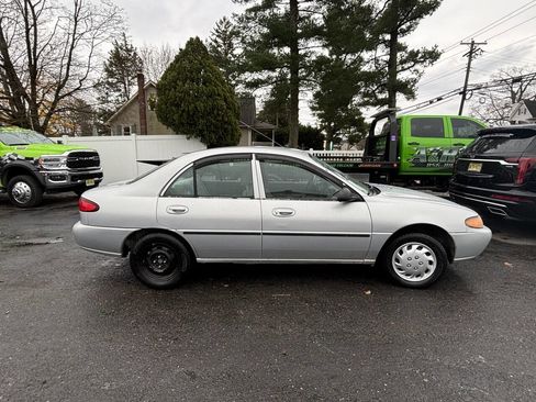 Used 1999 Ford Escort LX image 3