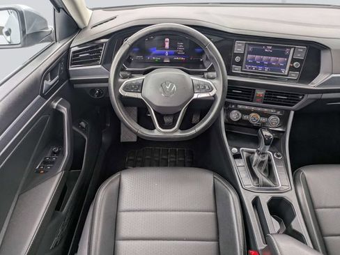 Used 2024 Volkswagen Jetta SE FWD image 14