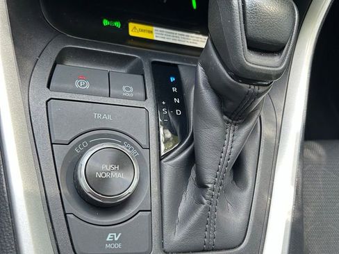 Used 2025 Toyota RAV4 XLE AWD/4WD image 27