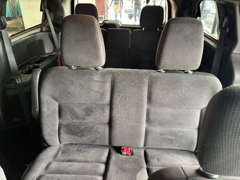 Used 2018 Dodge Grand Caravan SE image 25