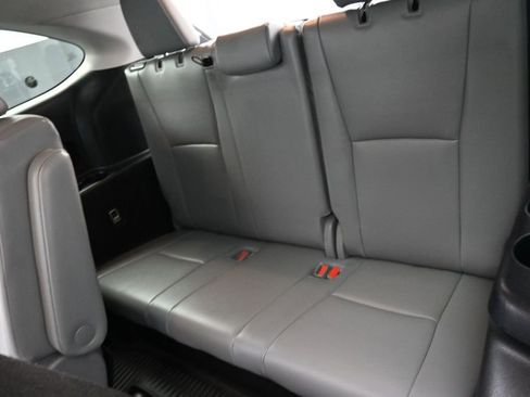 Used 2023 Toyota Highlander XLE AWD/4WD image 15